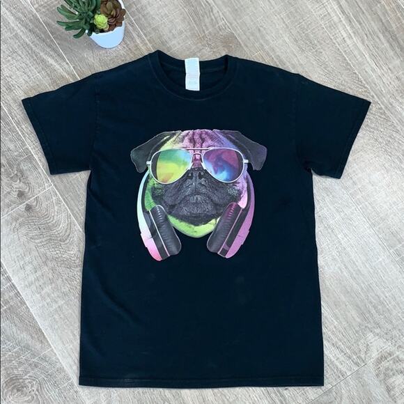 GILDAN Women's Pug in Sunglasses Black Short Sleeve T-Shirt - Picture 1 of 6
